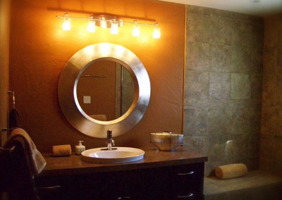 McKenzie River vacation home rental bathroom