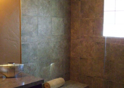 McKenzie River vacation home rental open shower